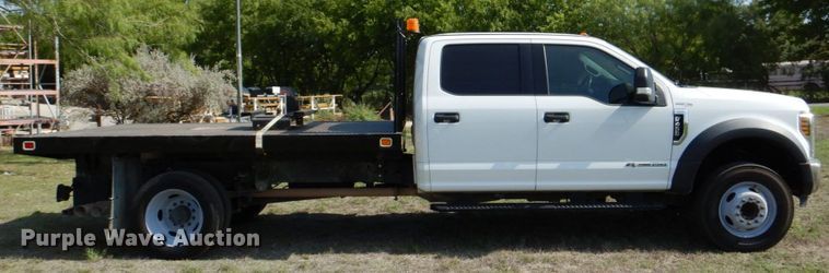 image for item DR2027 2018 Ford F450 Super Duty XLT  Crew Cab flatbed truck
