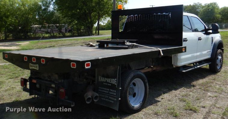 image for item DR2027 2018 Ford F450 Super Duty XLT  Crew Cab flatbed truck