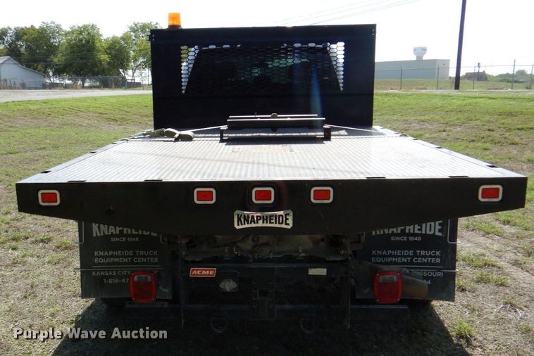 image for item DR2027 2018 Ford F450 Super Duty XLT  Crew Cab flatbed truck