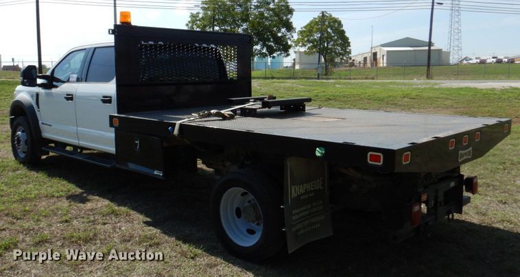 image for item DR2027 2018 Ford F450 Super Duty XLT  Crew Cab flatbed truck
