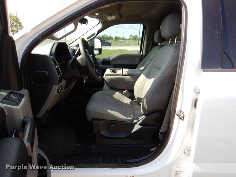 image for item DR2027 2018 Ford F450 Super Duty XLT  Crew Cab flatbed truck