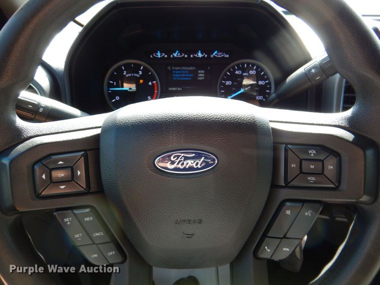 image for item DR2027 2018 Ford F450 Super Duty XLT  Crew Cab flatbed truck