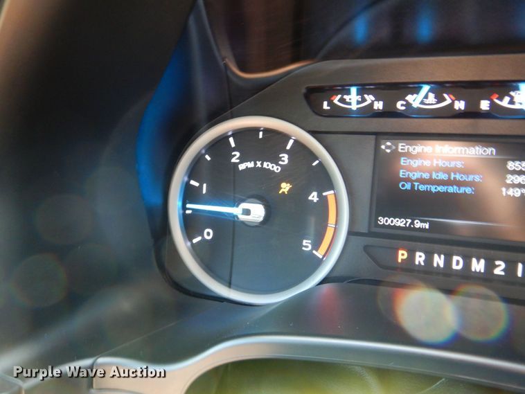 image for item DR2027 2018 Ford F450 Super Duty XLT  Crew Cab flatbed truck