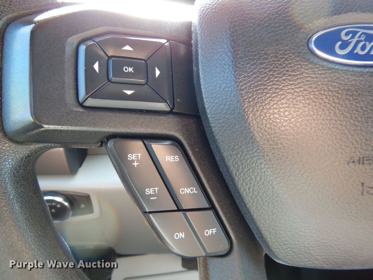 image for item DR2027 2018 Ford F450 Super Duty XLT  Crew Cab flatbed truck