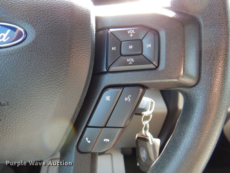 image for item DR2027 2018 Ford F450 Super Duty XLT  Crew Cab flatbed truck