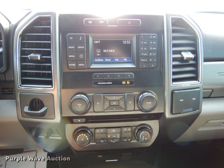 image for item DR2027 2018 Ford F450 Super Duty XLT  Crew Cab flatbed truck