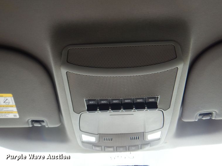 image for item DR2027 2018 Ford F450 Super Duty XLT  Crew Cab flatbed truck