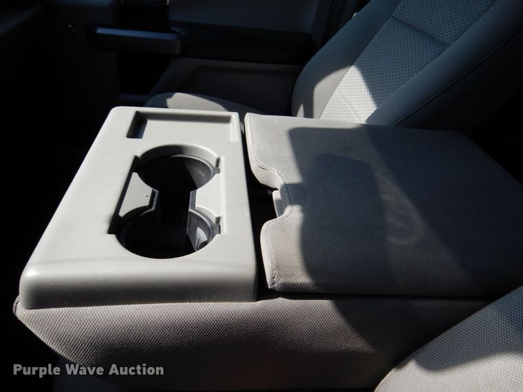 image for item DR2027 2018 Ford F450 Super Duty XLT  Crew Cab flatbed truck