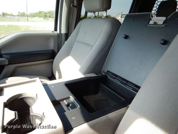 image for item DR2027 2018 Ford F450 Super Duty XLT  Crew Cab flatbed truck