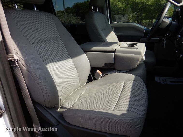 image for item DR2027 2018 Ford F450 Super Duty XLT  Crew Cab flatbed truck