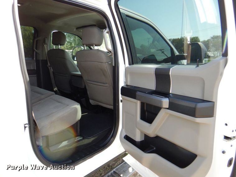 image for item DR2027 2018 Ford F450 Super Duty XLT  Crew Cab flatbed truck