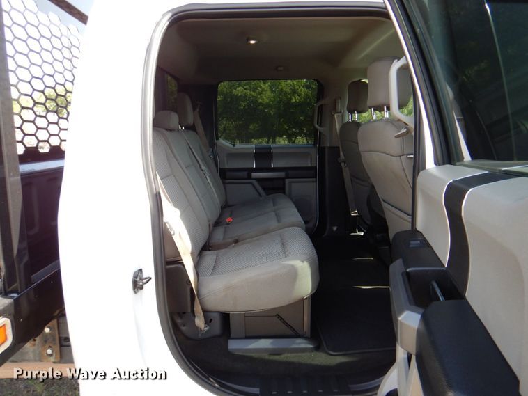 image for item DR2027 2018 Ford F450 Super Duty XLT  Crew Cab flatbed truck