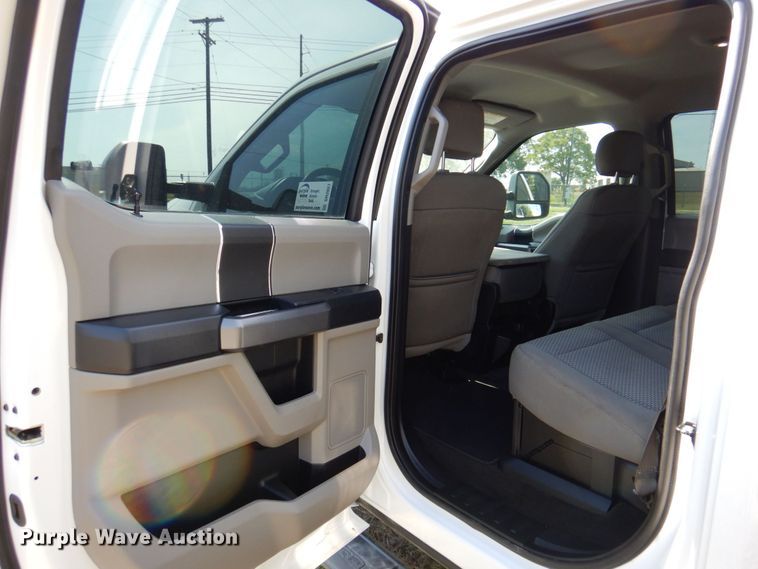 image for item DR2027 2018 Ford F450 Super Duty XLT  Crew Cab flatbed truck