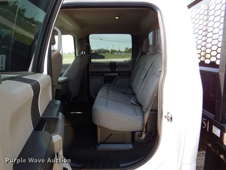 image for item DR2027 2018 Ford F450 Super Duty XLT  Crew Cab flatbed truck