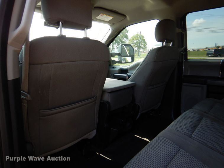 image for item DR2027 2018 Ford F450 Super Duty XLT  Crew Cab flatbed truck