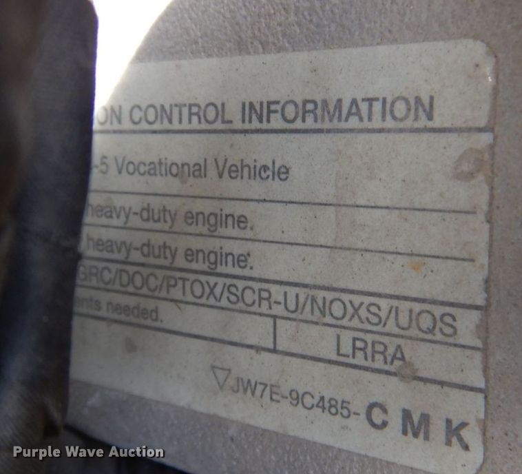 image for item DR2027 2018 Ford F450 Super Duty XLT  Crew Cab flatbed truck