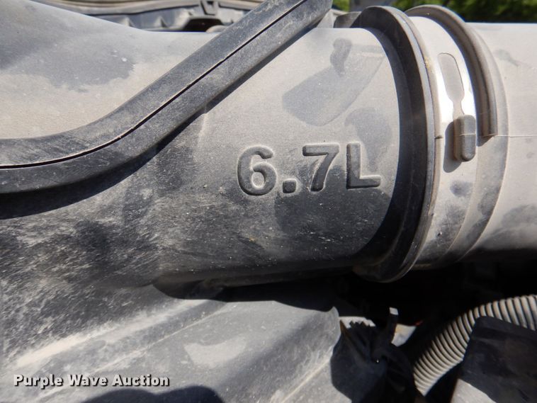 image for item DR2027 2018 Ford F450 Super Duty XLT  Crew Cab flatbed truck