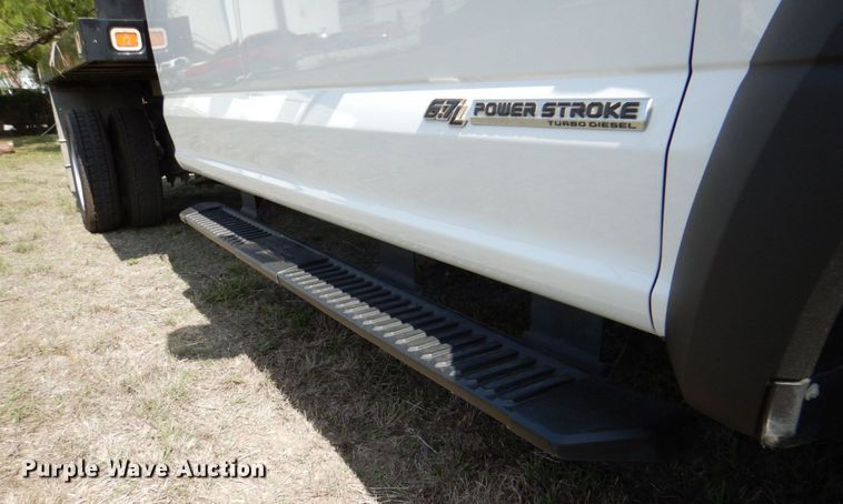 image for item DR2027 2018 Ford F450 Super Duty XLT  Crew Cab flatbed truck