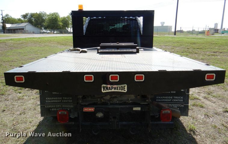 image for item DR2027 2018 Ford F450 Super Duty XLT  Crew Cab flatbed truck