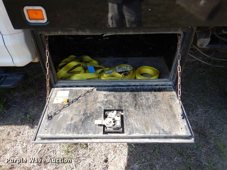 image for item DR2027 2018 Ford F450 Super Duty XLT  Crew Cab flatbed truck