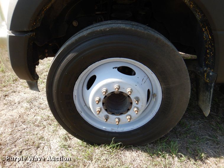 image for item DR2027 2018 Ford F450 Super Duty XLT  Crew Cab flatbed truck