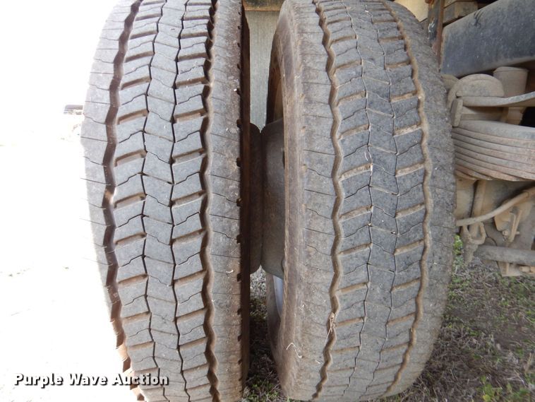 image for item DR2027 2018 Ford F450 Super Duty XLT  Crew Cab flatbed truck