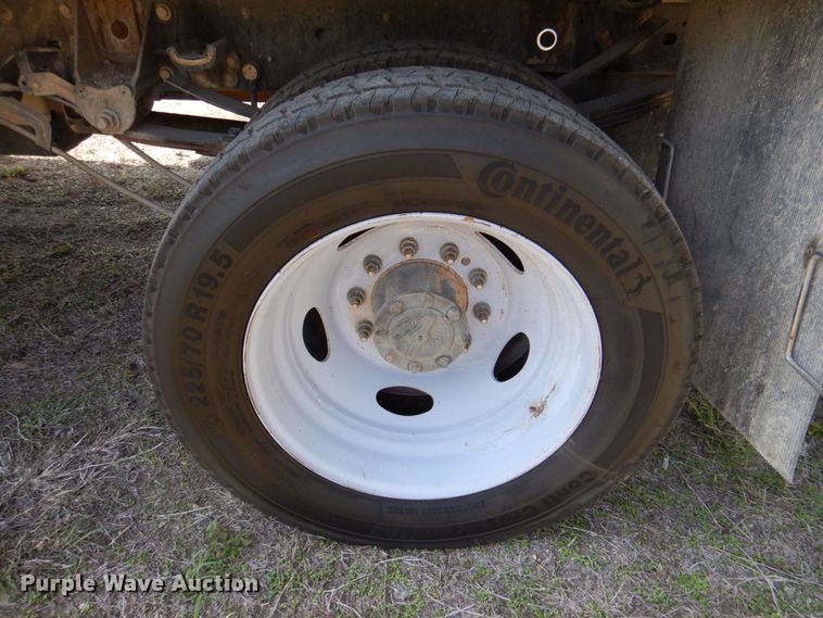 image for item DR2027 2018 Ford F450 Super Duty XLT  Crew Cab flatbed truck