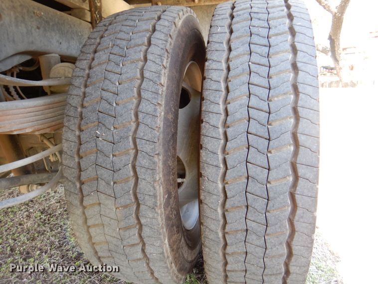 image for item DR2027 2018 Ford F450 Super Duty XLT  Crew Cab flatbed truck