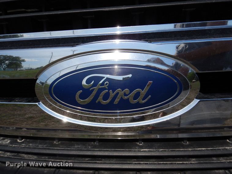 image for item DR2027 2018 Ford F450 Super Duty XLT  Crew Cab flatbed truck