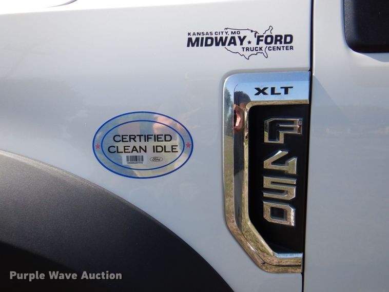 image for item DR2027 2018 Ford F450 Super Duty XLT  Crew Cab flatbed truck