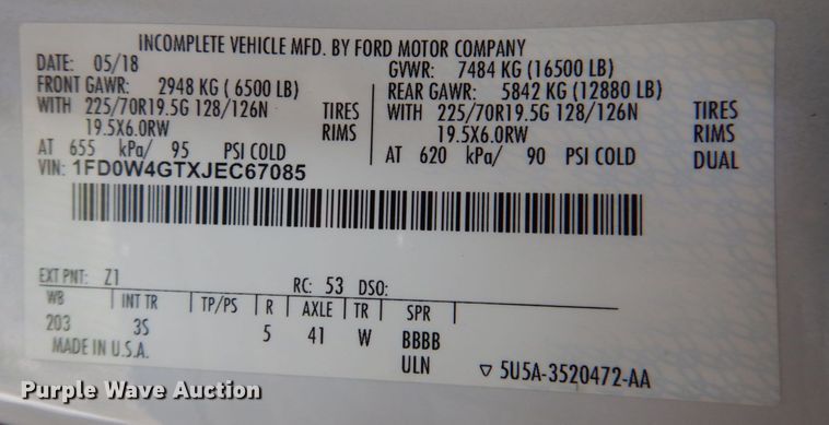 image for item DR2027 2018 Ford F450 Super Duty XLT  Crew Cab flatbed truck