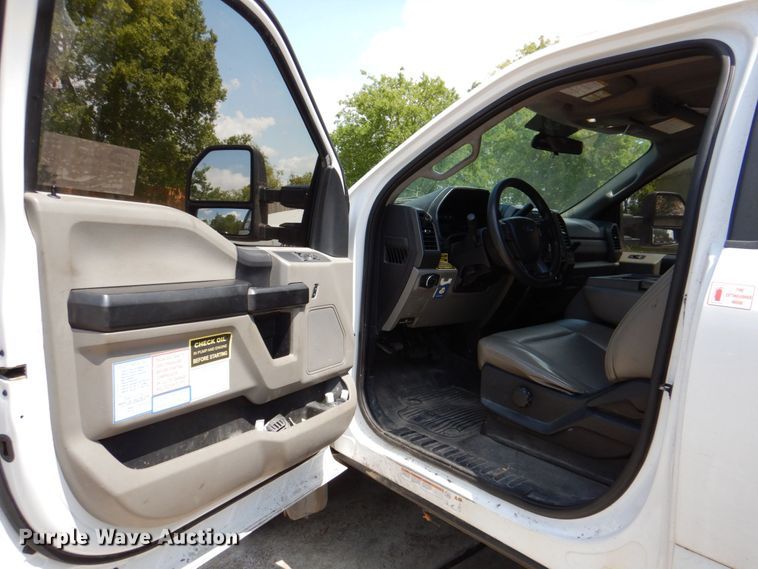 image for item DR2031 2019 Ford F550 Super Duty XL  utility / service truck