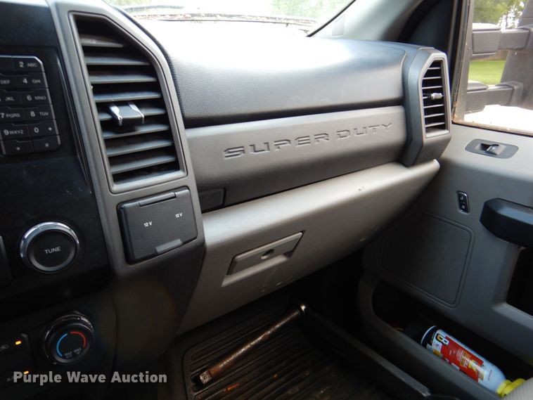 image for item DR2031 2019 Ford F550 Super Duty XL  utility / service truck