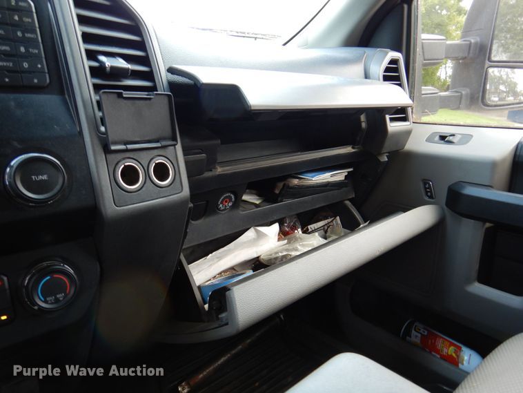 image for item DR2031 2019 Ford F550 Super Duty XL  utility / service truck