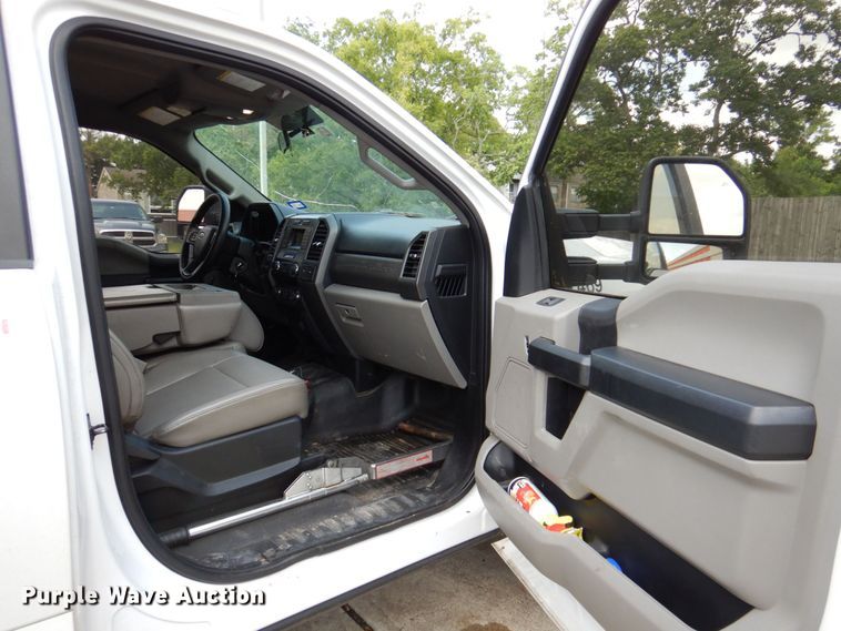 image for item DR2031 2019 Ford F550 Super Duty XL  utility / service truck