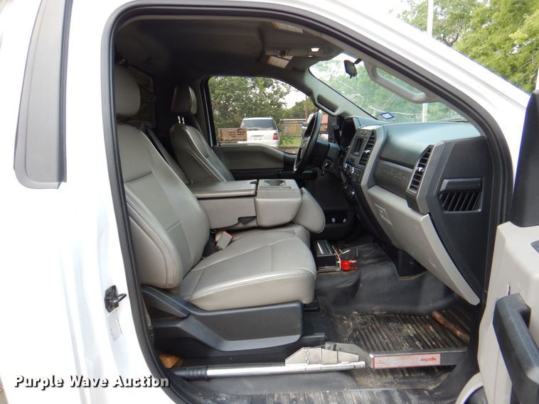 image for item DR2031 2019 Ford F550 Super Duty XL  utility / service truck