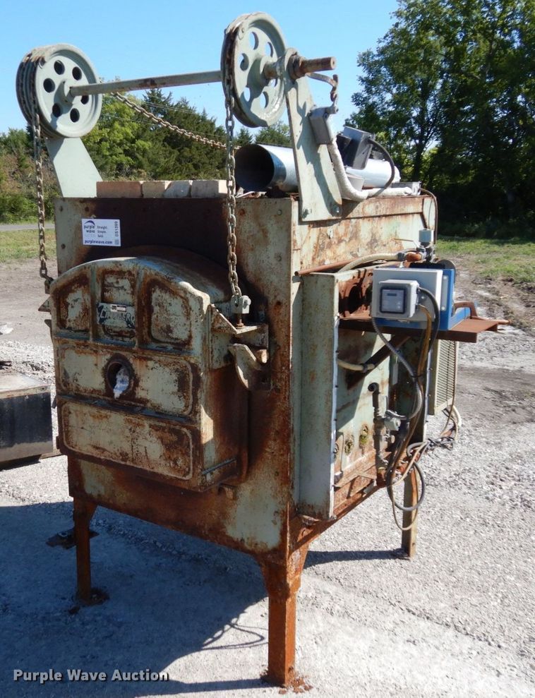 image for item DS1389 Lindberg  heat treating furnace