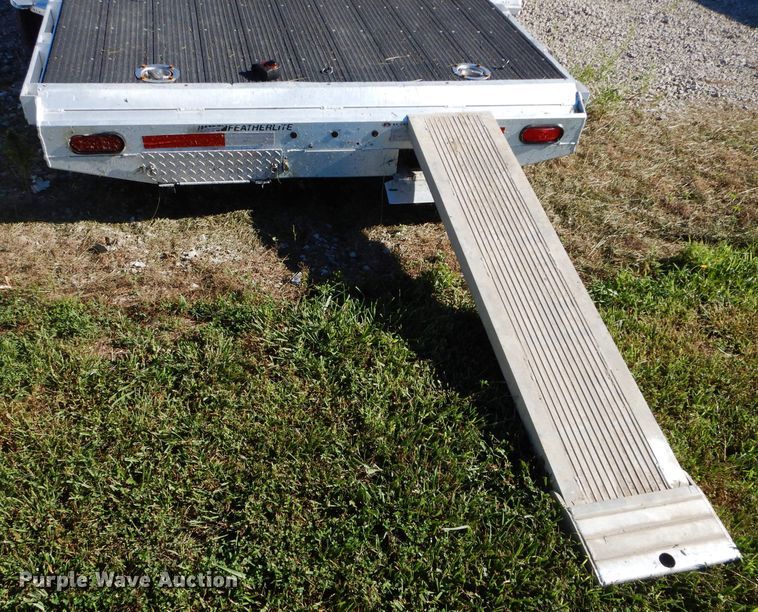 image for item DS6252 2014 Featherlite 3110-0017-STD  Car trailer