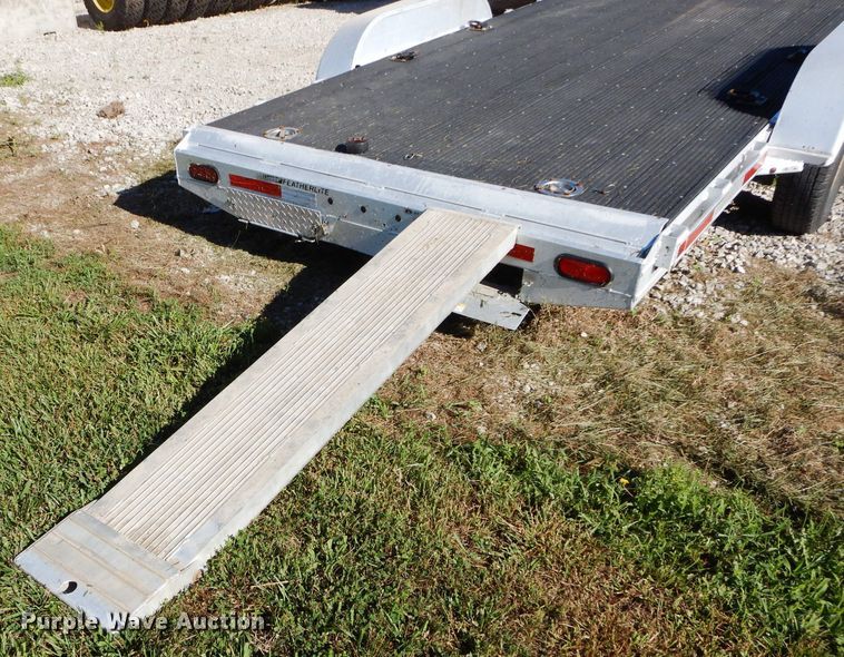 image for item DS6252 2014 Featherlite 3110-0017-STD  Car trailer