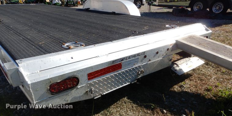 image for item DS6252 2014 Featherlite 3110-0017-STD  Car trailer