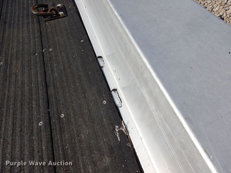 image for item DS6252 2014 Featherlite 3110-0017-STD  Car trailer