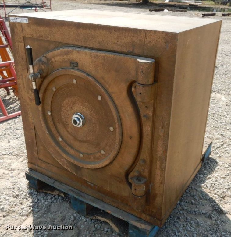 image for item HF9371 Mosler  safe