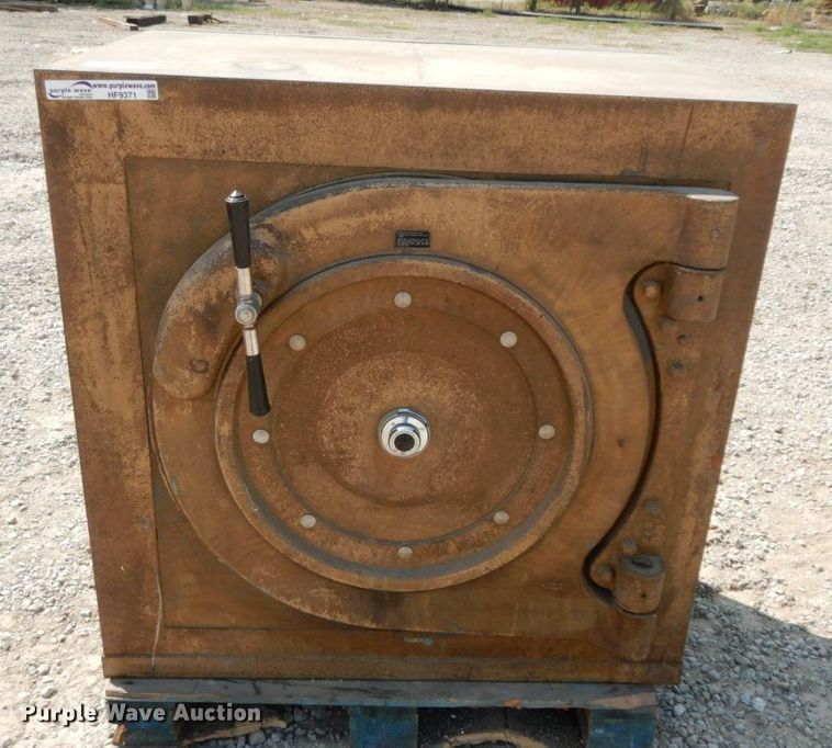 image for item HF9371 Mosler  safe