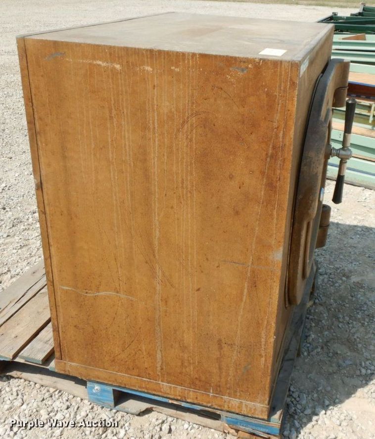 image for item HF9371 Mosler  safe