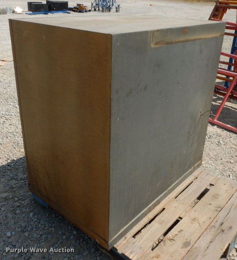 image for item HF9371 Mosler  safe