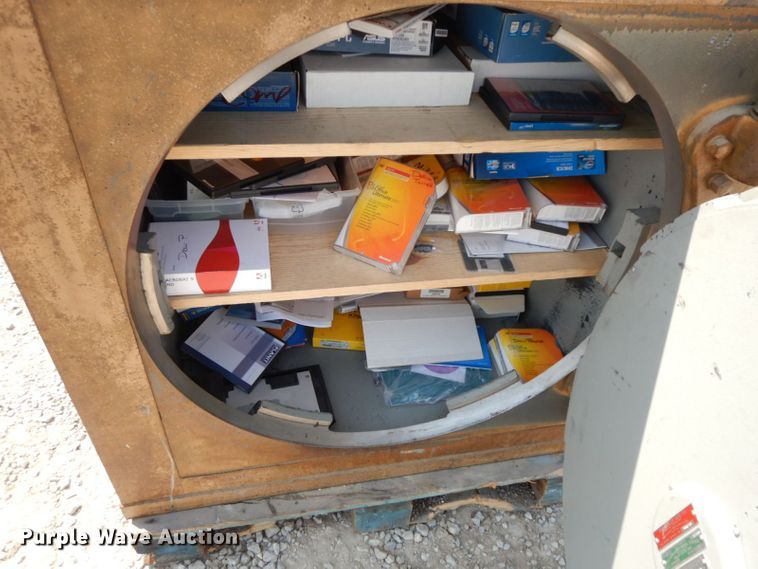 image for item HF9371 Mosler  safe