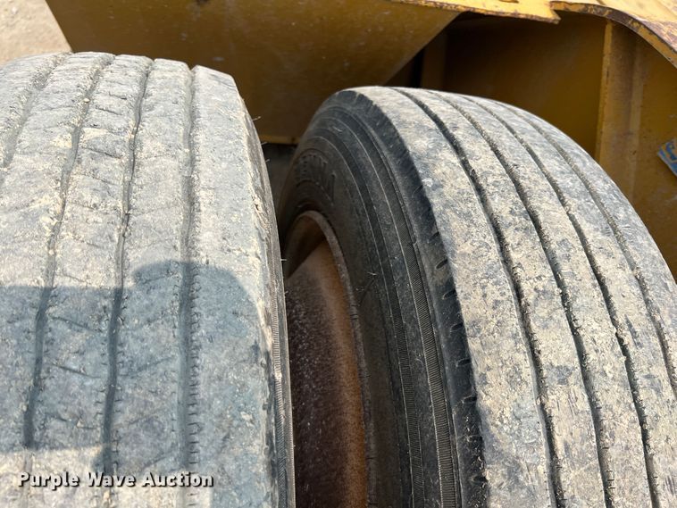 image for item IA9163 1997 Load King  lowboy equipment trailer