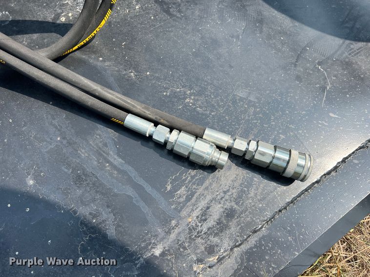 image for item IA9179 72" W skid steer grapple bucket