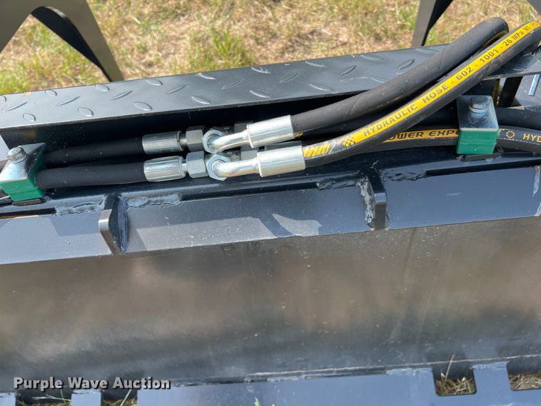 image for item IA9179 72" W skid steer grapple bucket