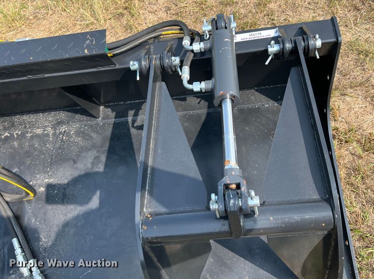 image for item IA9179 72" W skid steer grapple bucket